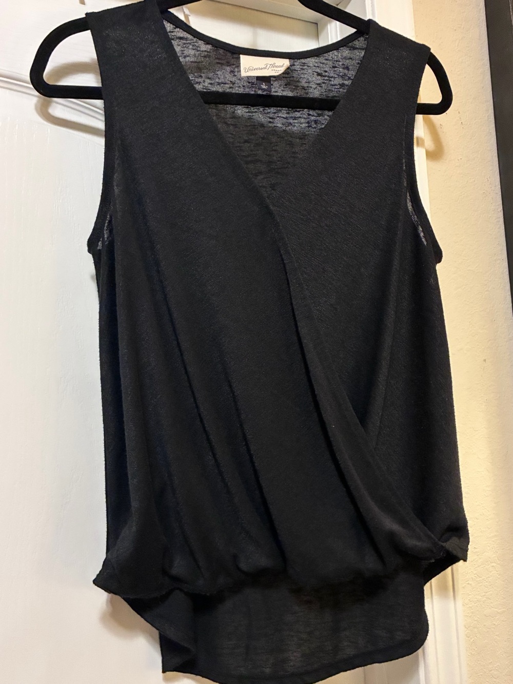 Universal Thread Black Adult Sm Sleeveless Surplice Top